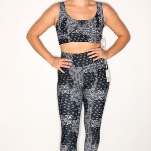 YEAR OF OURS SPORTS BRA AND LEGGING SET